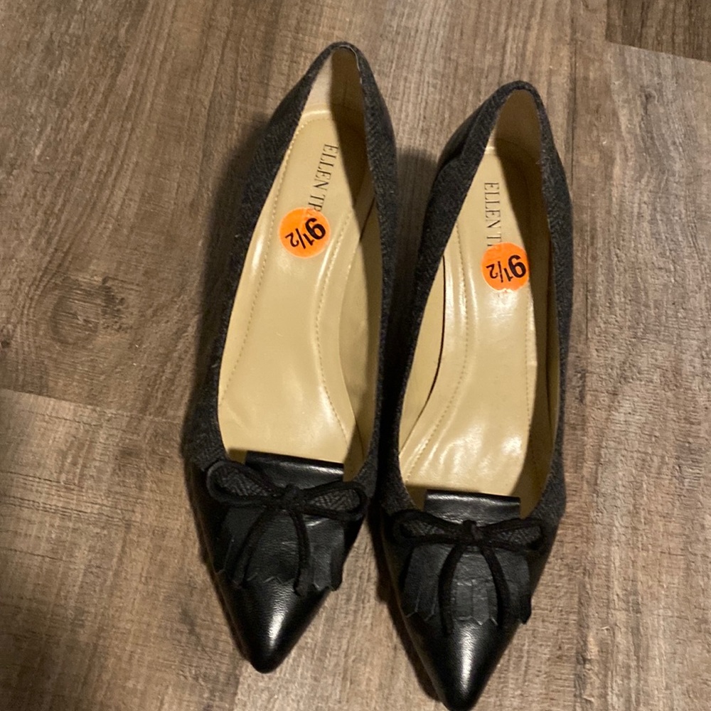 Ellen Tracy black leather pumps.